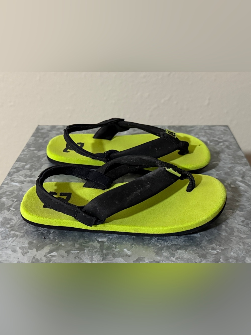 Kids DC Neon Lime and Black Strappy Sandals, Size 7